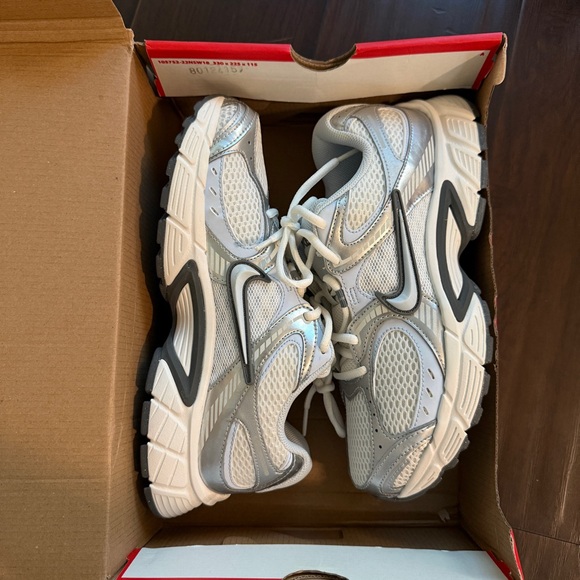 Nike Shoes - Nike V5 RNR Summit White/Smoke Grey/Blue Tint